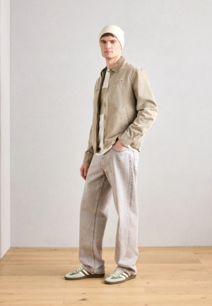 TAUPE TAUPE