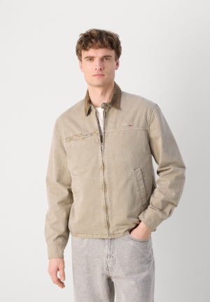 TAUPE TAUPE