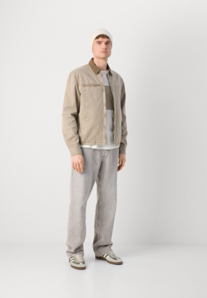 TAUPE TAUPE