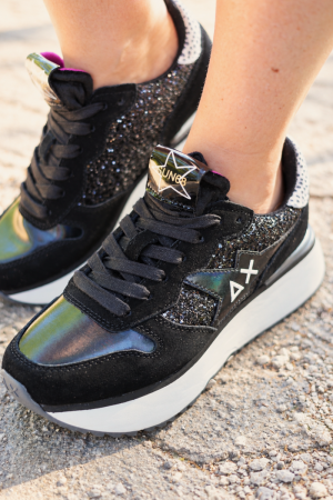  11 BLACK