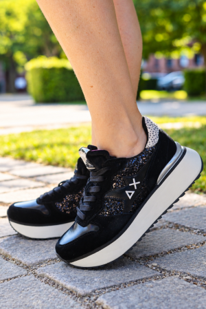  11 BLACK